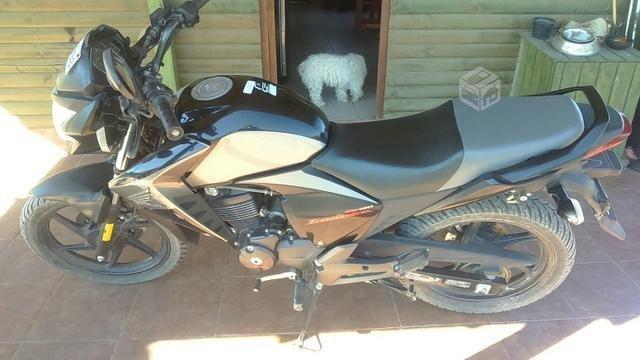 Moto HONDA INVICTA CB150 año 2014 impecable