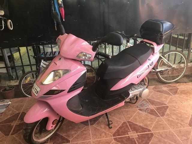 Moto scooter Génova 150