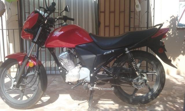 Moto Honda 125 roja