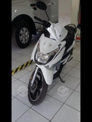 Moto suzuki hayate casi nueva