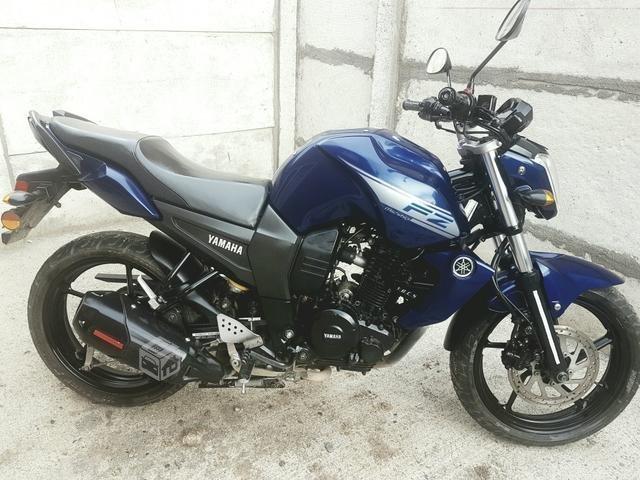 Moto Yamaha FZ