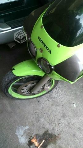 CBR 400 R permuto por auto o jeep