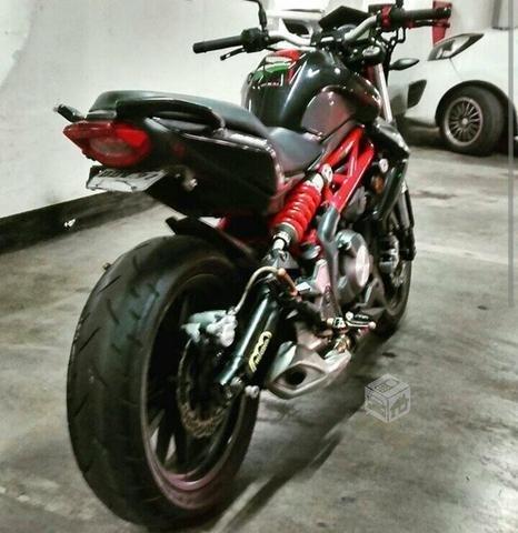 Benelli 300 2015 impecable extras