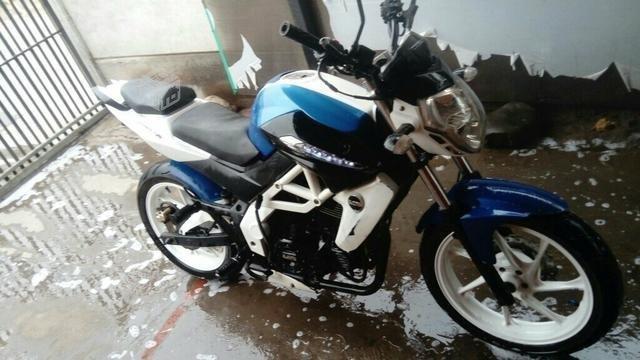 Moto UM XTREET 230