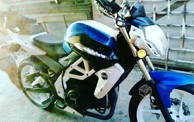 Moto UM XTREET 230