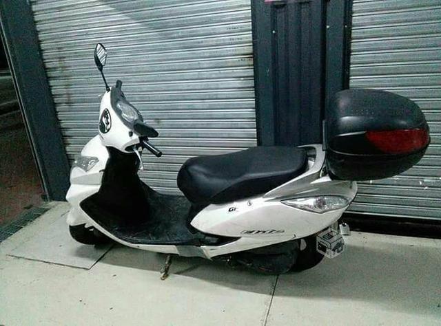 Moto scooter honda elite 125