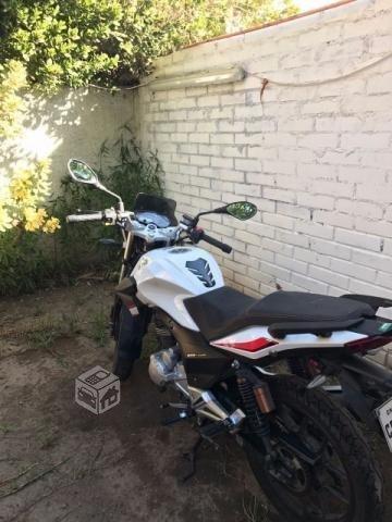 Moto marca Aprilia, modelo stx 150