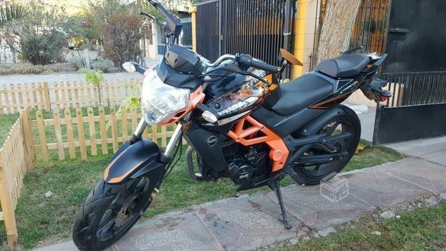 Moto UM Xtreet 230 cc