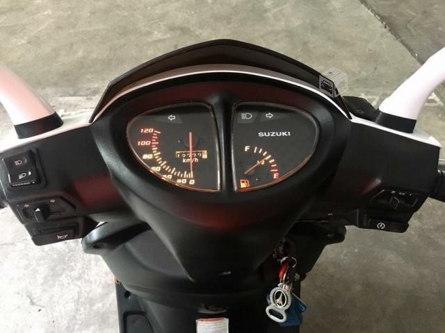 Moto Scooter Suzuki