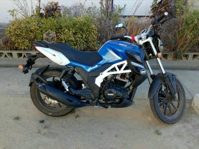 Moto um xtreet 180R 2016