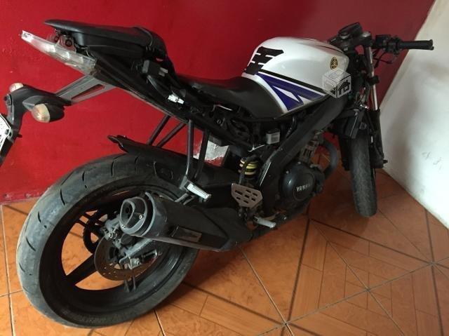 Yamaha R15 / sin carenado