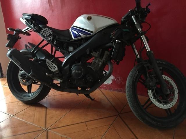 Yamaha R15 / sin carenado