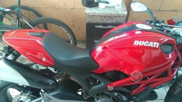 Ducati 696 2011