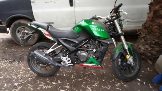 Motocicleta marca benelli tnt 250