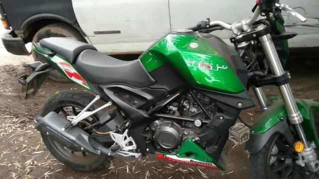 Motocicleta marca benelli tnt 250