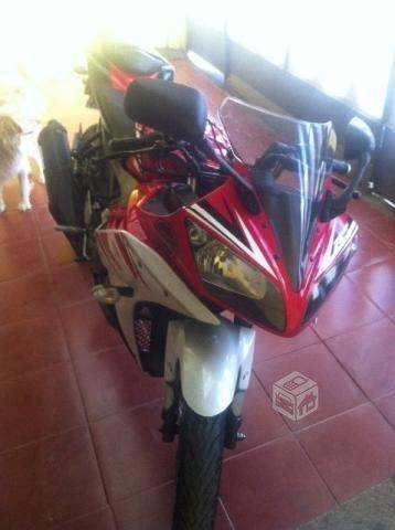 Moto Yamaha r15