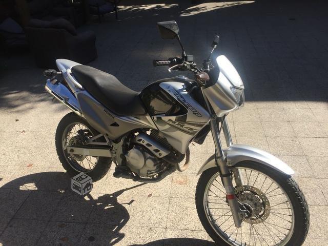 Moto Honda NX400 2014