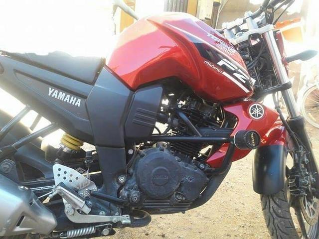 Moto Yamaha FZ16