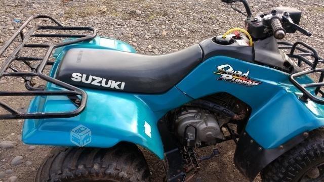 Moto Suzuki quadrunner