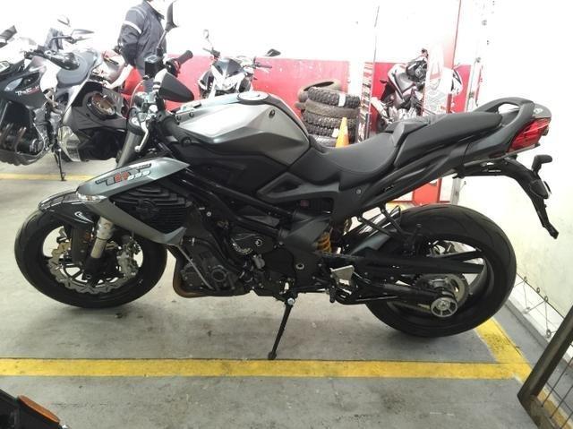 Moto Benelli TNT899