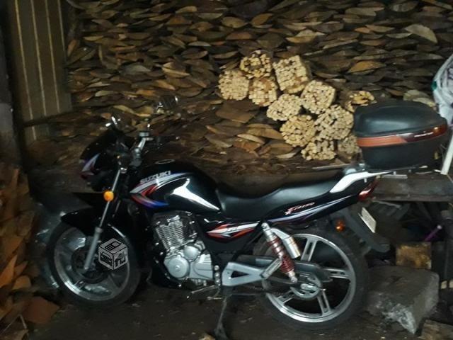 Suzuki EN 150 2015