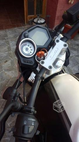 Moto Xtreet R230