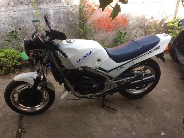 Honda VT250Z