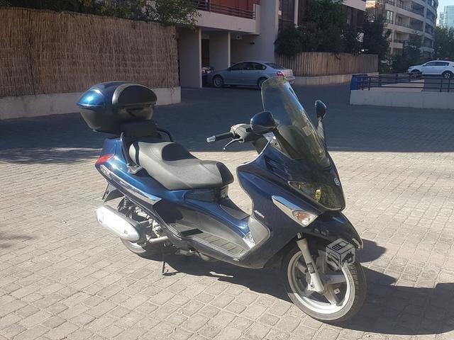 Scooter Piaggio XEVO 250
