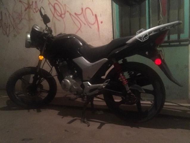 Moto honda storm en