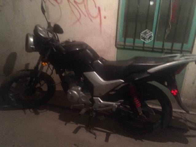 Moto honda storm en