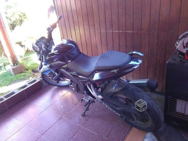 Moto bajaj pulsar 200ns