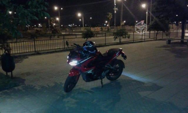 Pulsar RS 200 roja 8000KM como nueva