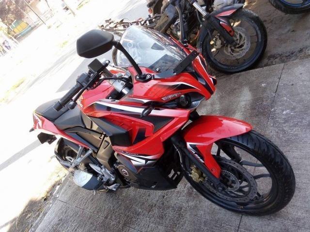 Pulsar RS 200 roja 8000KM como nueva