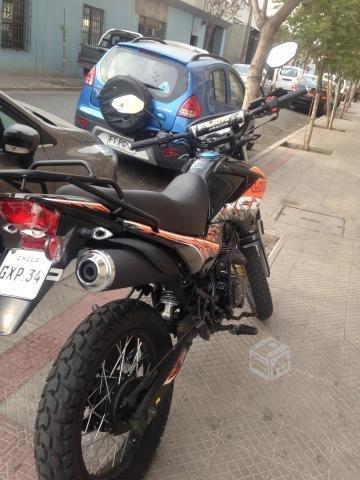 Moto UM DSRx 200cc