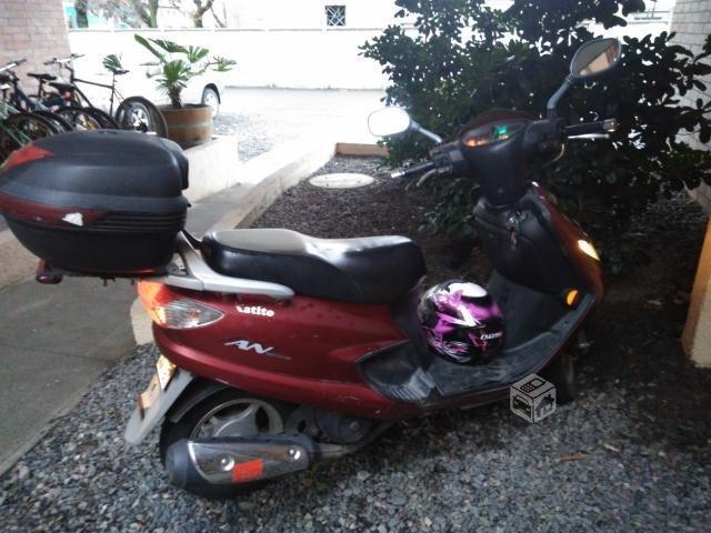 Moto Suzuki 2008 scooter