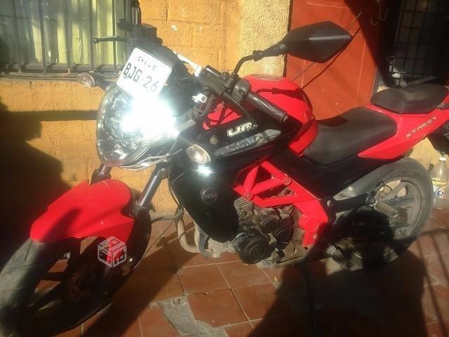 Moto UM street 200cc