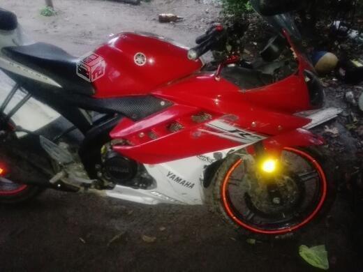 Moto Yamaha R15