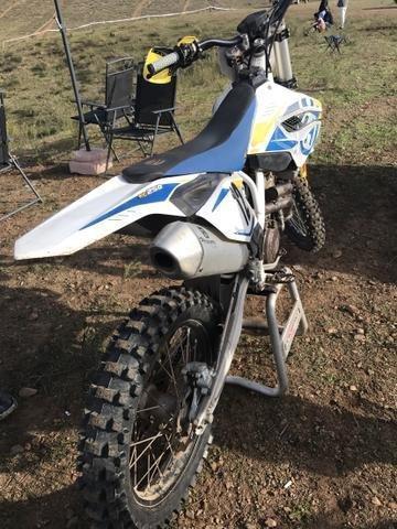 Moto husqvarna Año 2014