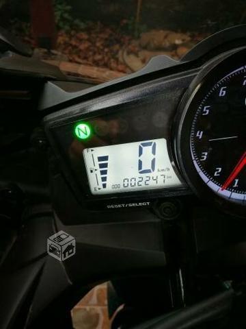 moto yamaha R15 prácticamente nueva