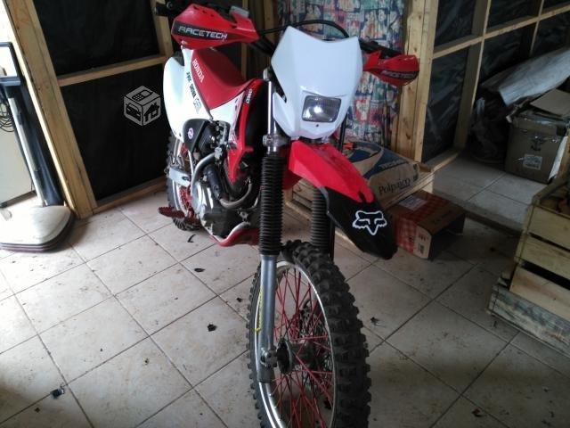 Moto honda CRF 230F año 2015