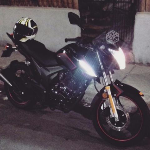 Moto Loncin CR1