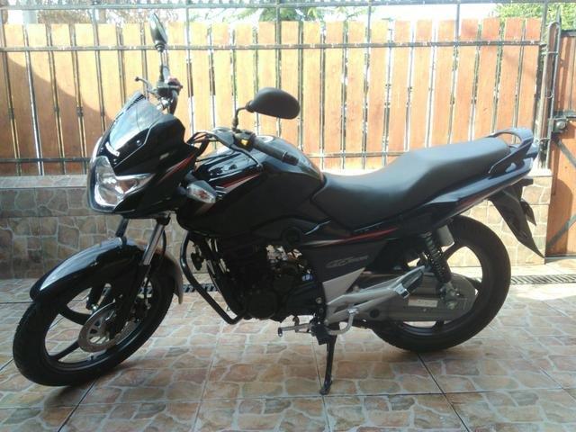 Moto Suzuki GS 150