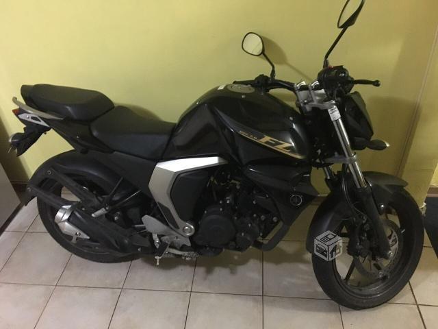 Moto Yamaha fz