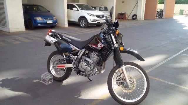 Moto Suzuki DR 650SE