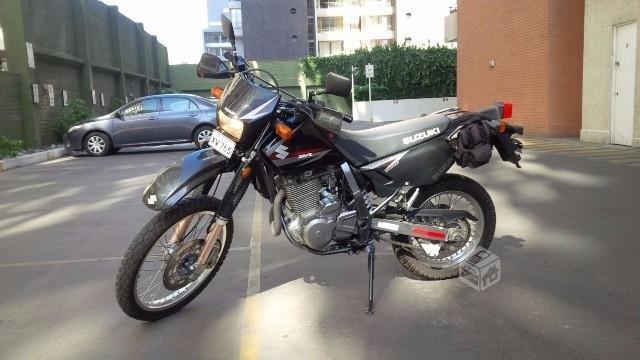 Moto Suzuki DR 650SE