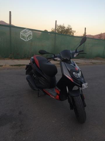 Exelente Escooter Aprilia 125CC