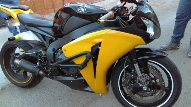 Honda cbr-rr 2008 permuto