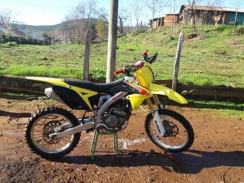 Moto suzuki RMZ 250