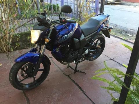Moto Yamaha FZ16 150cc + Traje completo/accesorios