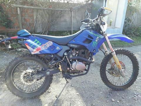 Moto um 200cc